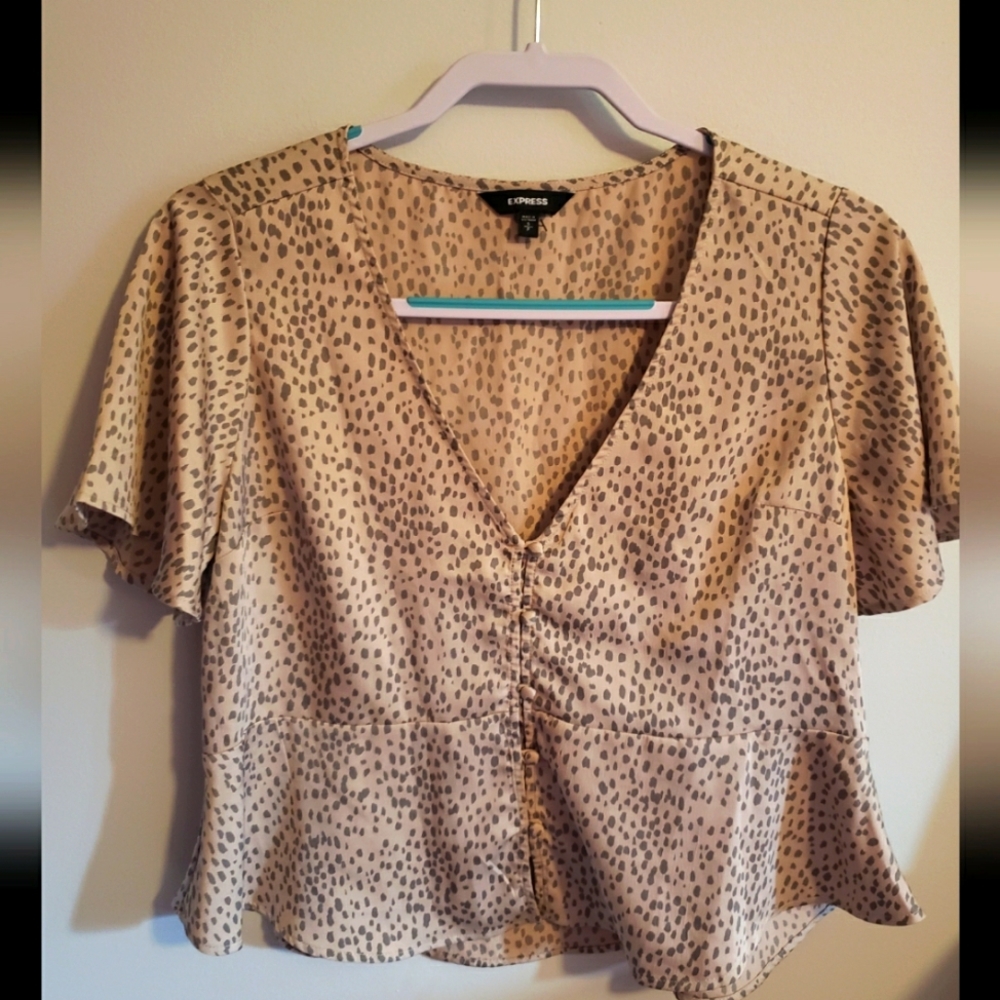 Express Women's Top Leopard Print Sleeve Peplum. V-Neck button front. Size S.